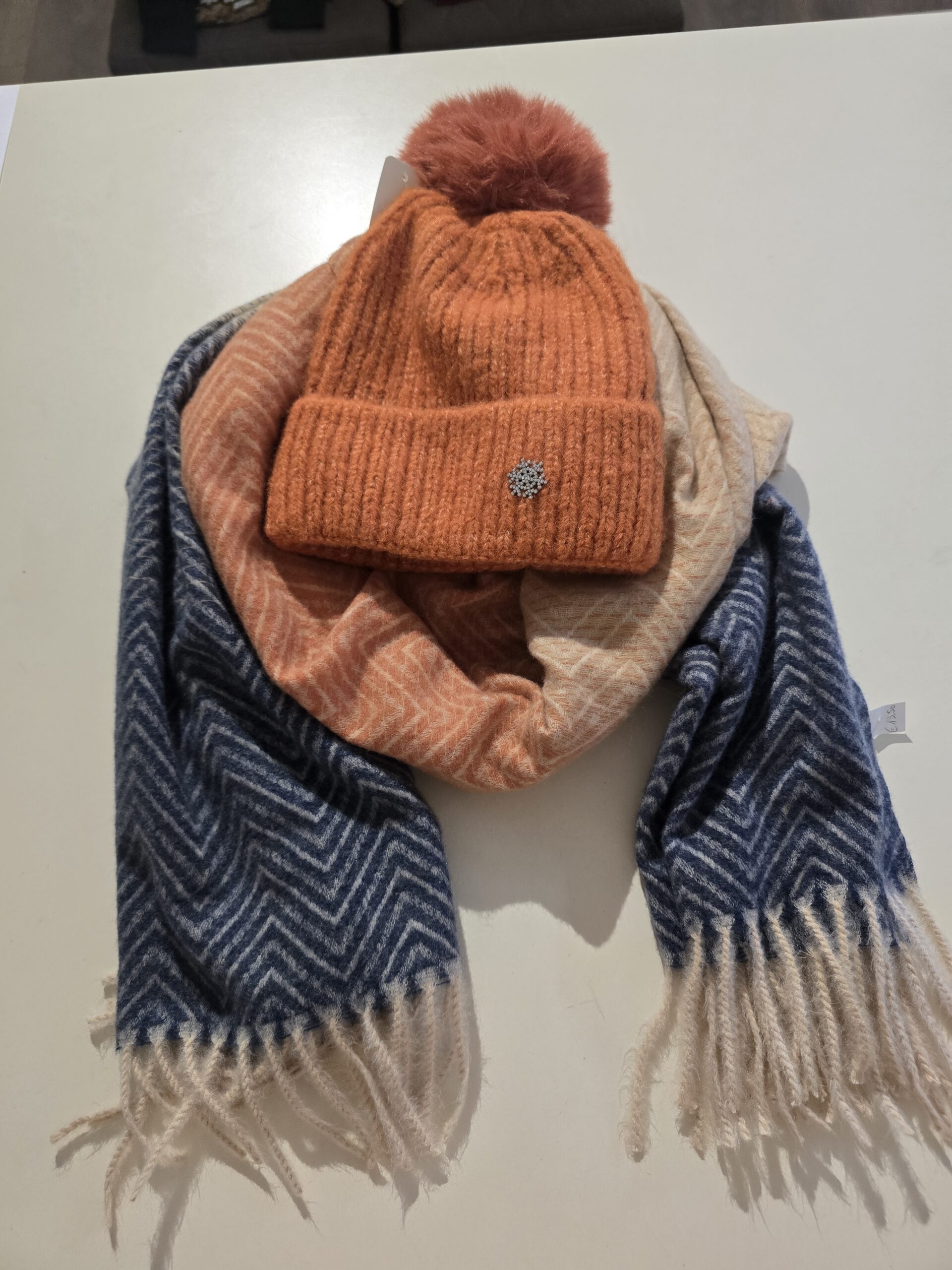 Set oranje blauw sjaal muts